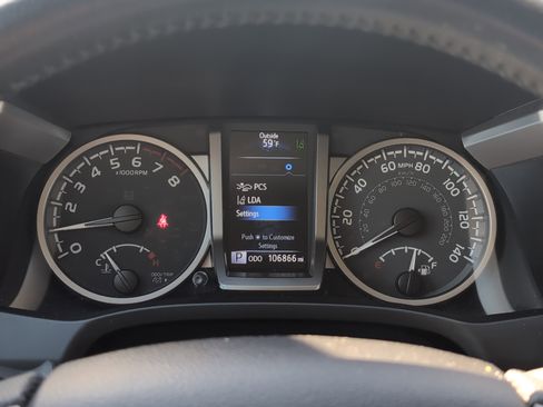 Used 2022 Toyota Tacoma SR5 w/ Technology Package image 21