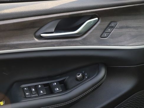 New 2025 Jeep Grand Cherokee Limited image 15