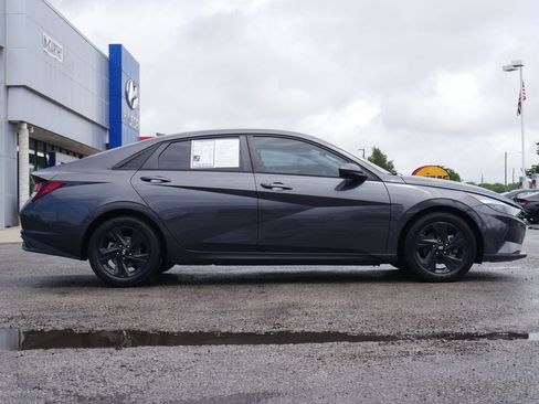 Used 2021 Hyundai Elantra SEL w/ Convenience Package FWD image 3