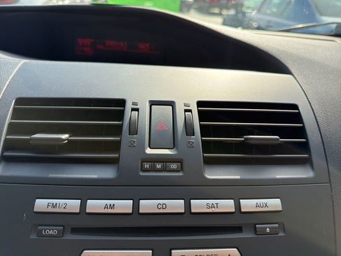 Used 2011 MAZDA MAZDA3 i Touring image 19