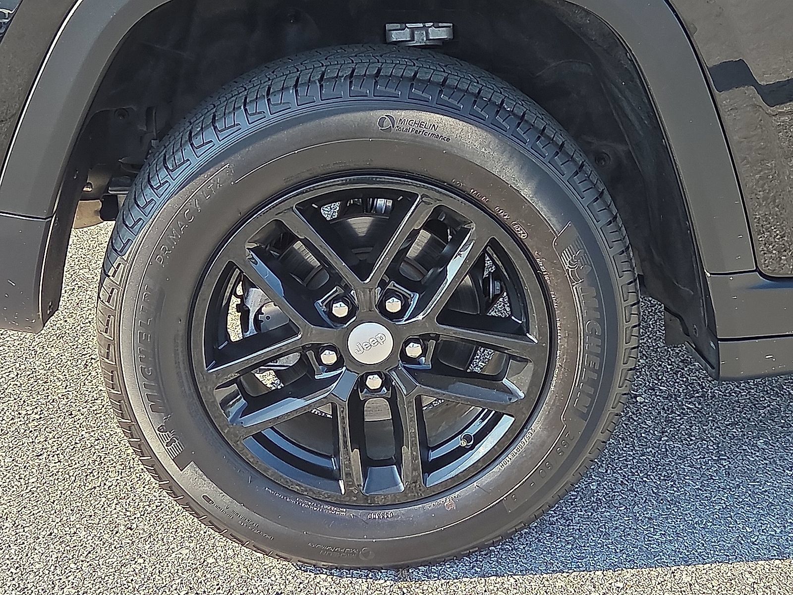 Used 2024 Jeep Grand Cherokee Laredo X RWD image 7