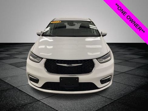 Used 2023 Chrysler Pacifica Touring-L FWD image 2