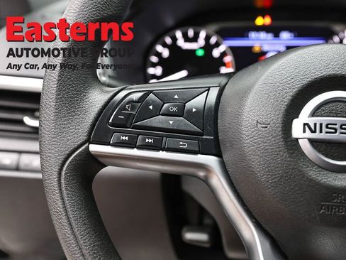 Used 2022 Nissan Altima 2.5 SV FWD image 15