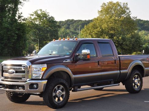 Used 2011 Ford F250 Lariat w/ Chrome Pkg image 2