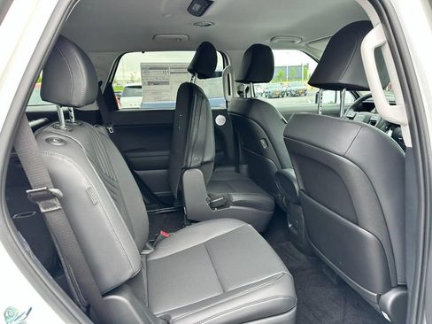 Used 2026 Hyundai Palisade SEL FWD image 4