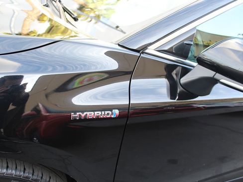 Used 2021 Toyota Camry XLE image 12