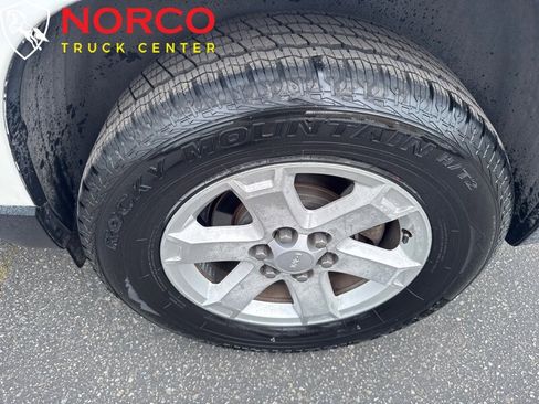 Used 2015 GMC Acadia SLE image 12