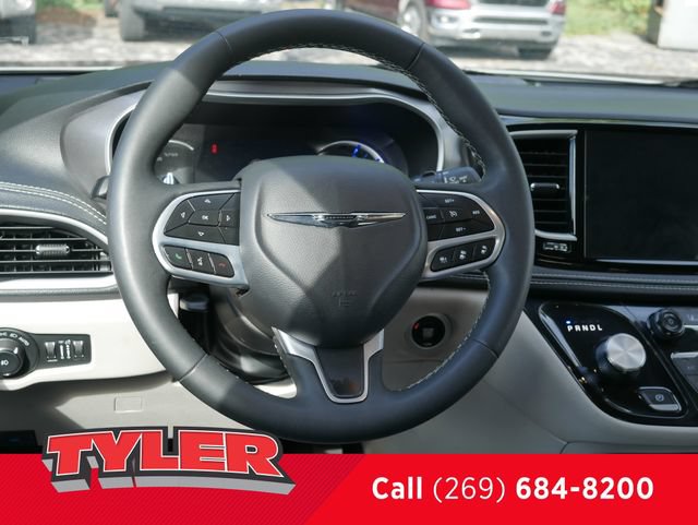 Used 2024 Chrysler Pacifica Limited FWD image 42
