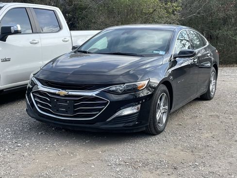 Used 2025 Chevrolet Malibu LS image 1