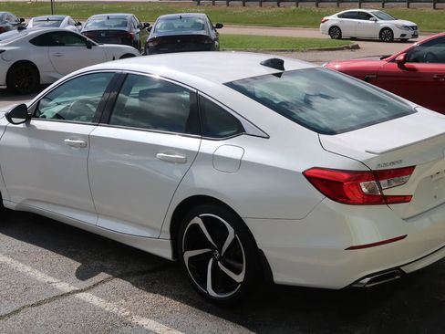 Used 2021 Honda Accord Sport image 12