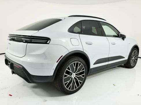New 2025 Porsche Macan Electric image 7