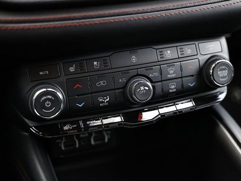 Used 2023 Dodge Durango GT image 40