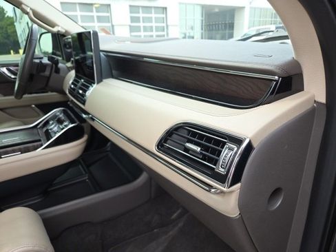 Used 2022 Lincoln Navigator L Reserve image 39