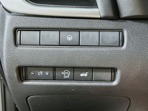 Used 2025 Nissan Rogue SV AWD/4WD image 17