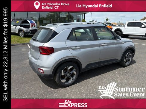 Used 2025 Hyundai Venue SEL FWD image 3
