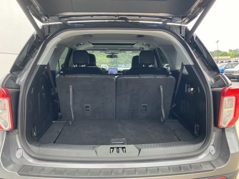 Used 2022 Ford Explorer XLT w/ Equipment Group 202A AWD/4WD image 8
