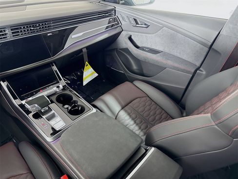 New 2025 Audi RS Q8 performance image 24