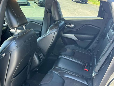 Used 2018 Jeep Cherokee Latitude Plus w/ Comfort/Convenience Group image 13