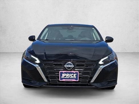 Used 2024 Nissan Altima 2.5 SV FWD image 2