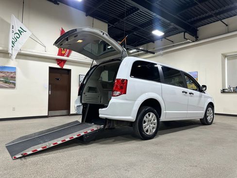 Used 2019 Dodge Grand Caravan SE image 30