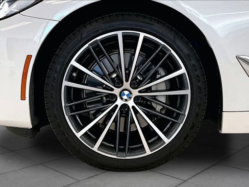 Used 2023 BMW 530i w/ Premium Package RWD image 9