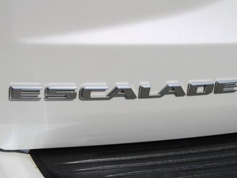 Used 2023 Cadillac Escalade Premium Luxury AWD/4WD image 7