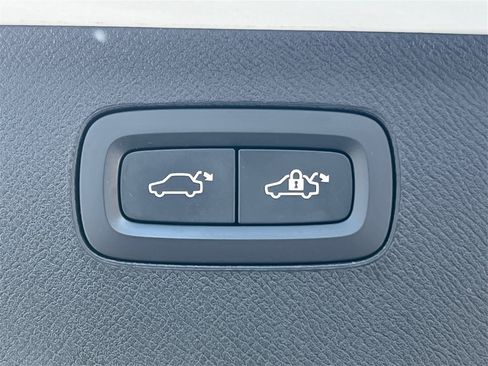 Used 2019 Volvo XC90 T6 Momentum w/ Advanced Package image 24