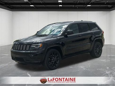 Used 2021 Jeep Grand Cherokee Laredo X AWD/4WD image 1