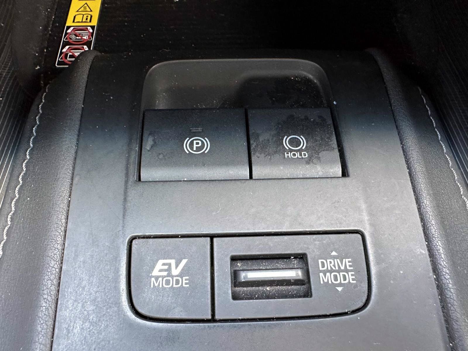 Used 2024 Toyota Venza Nightshade AWD/4WD image 27
