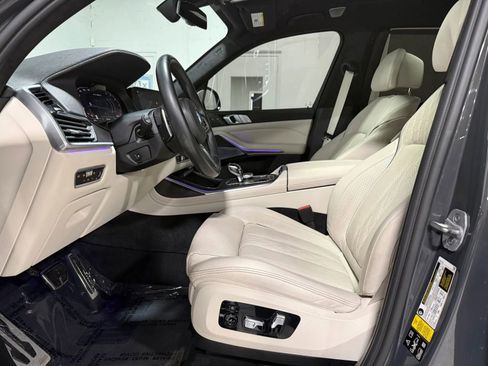 Used 2021 BMW X7 M50i w/ Dynamic Handling Package AWD/4WD image 16