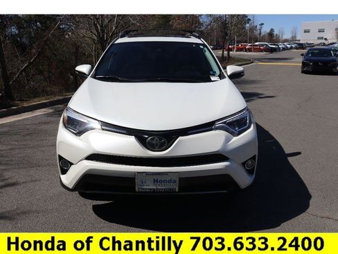 Used 2018 Honda Pilot Touring image 2