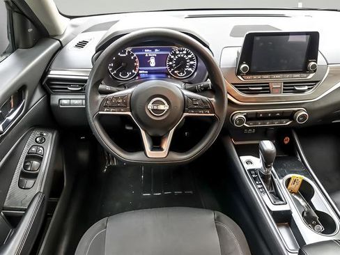 Used 2024 Nissan Altima 2.5 SV image 12