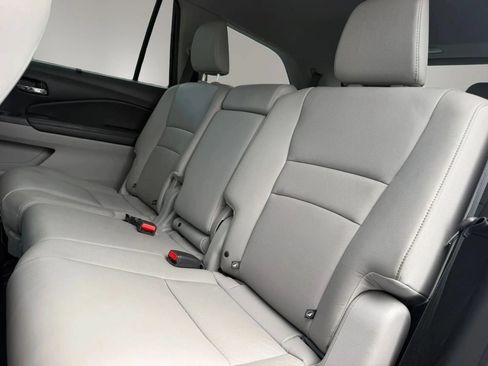 Used 2017 Honda Pilot Touring image 12
