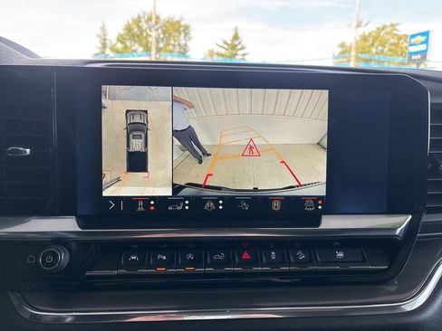 Used 2025 Chevrolet Silverado 1500 High Country w/ Technology Package image 16