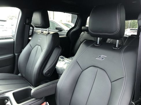 New 2026 Chrysler Pacifica Select image 23