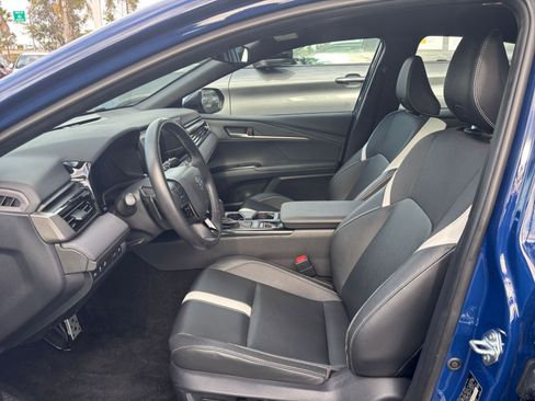 Used 2025 Toyota Camry SE FWD image 27