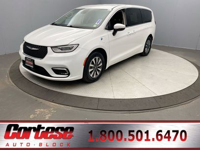 Used 2023 Chrysler Pacifica Touring-L