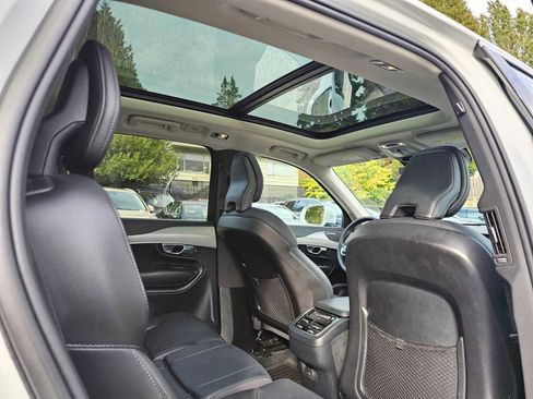 Certified 2022 Volvo XC90 T5 Momentum w/ Climate Package image 13