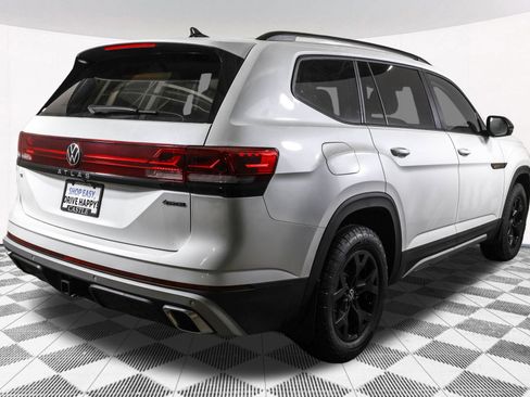 Used 2026 Volkswagen Atlas Peak Edition AWD/4WD image 13
