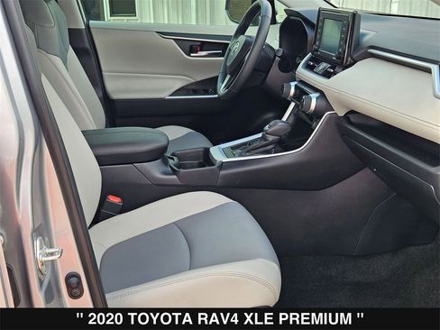 Used 2020 Toyota RAV4 XLE Premium image 28