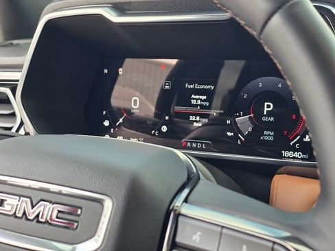 Used 2025 GMC Canyon AT4 w/ Technology Plus Package image 26