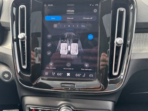 Certified 2024 Volvo XC40 B5 Core image 12