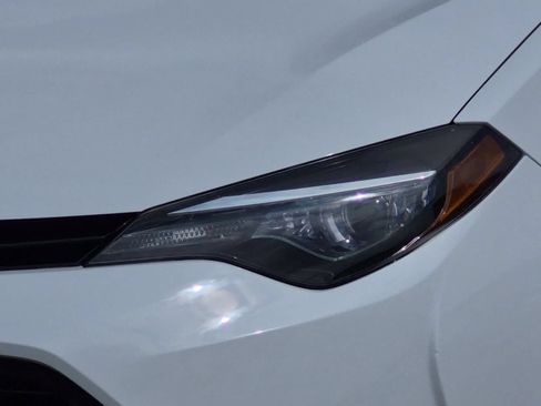 Used 2018 Toyota Corolla LE FWD image 11