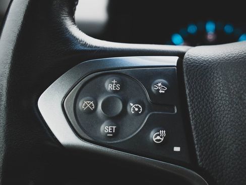 Used 2017 Chevrolet Suburban LT image 15