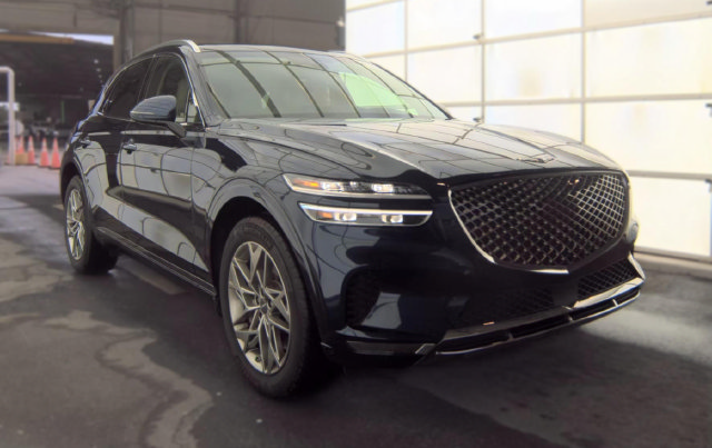 Used 2025 Genesis GV70 2.5T w/ Select Package AWD/4WD image 2