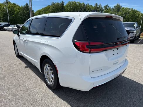New 2027 Chrysler Pacifica Select FWD image 3