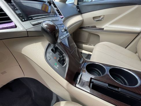 Used 2011 Toyota Venza image 15