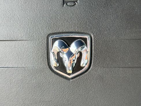 Used 2009 Dodge Challenger SE RWD image 18