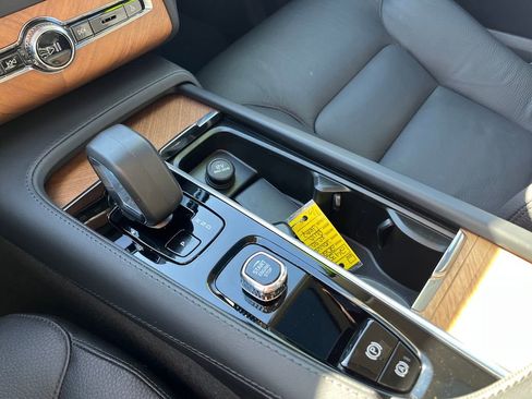 Used 2024 Volvo XC90 B5 Plus image 25