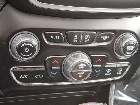 Used 2023 Jeep Cherokee Altitude Lux w/ Lux Elite Package image 17